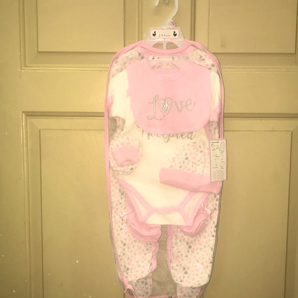 Duck Duck Goose 7 piece set NWT 6/9 months